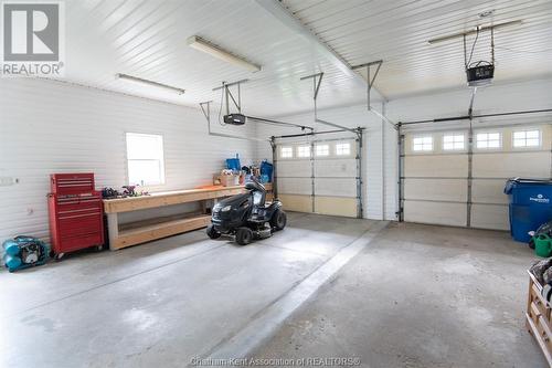 961 Daleview Crescent, Dresden, ON - Indoor Photo Showing Garage