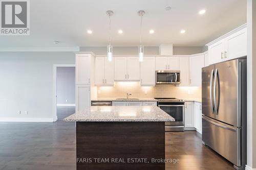 109 - 90 Orchard Point Road, Orillia, ON - Indoor Photo Showing Kitchen With Upgraded Kitchen