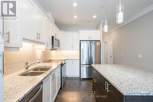 109 - 90 Orchard Point Road, Orillia, ON - Indoor Photo Showing Kitchen With Double Sink With Upgraded Kitchen