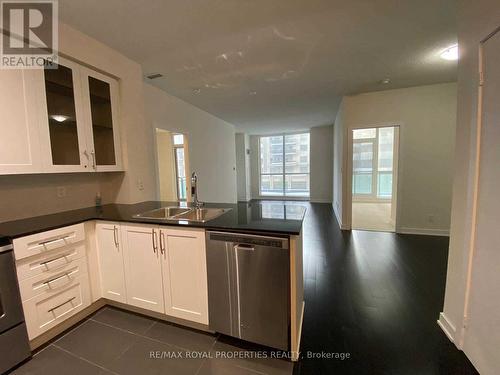 212 - 4070 Confederation Parkway, Mississauga, ON - Indoor Photo Showing Kitchen