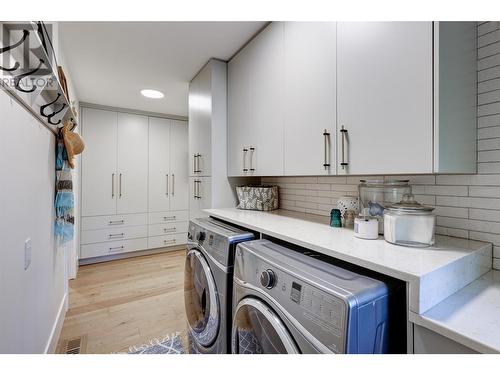 827 Coronado Court, Kelowna, BC - Indoor Photo Showing Laundry Room