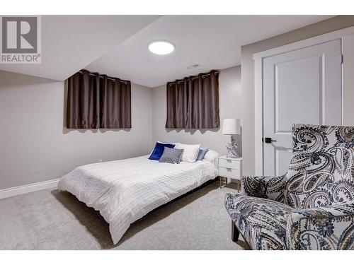 827 Coronado Court, Kelowna, BC - Indoor Photo Showing Bedroom