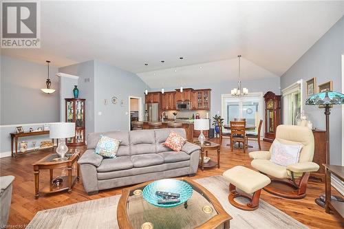 57 Stoneridge Crescent, Niagara-On-The-Lake, ON - Indoor Photo Showing Living Room