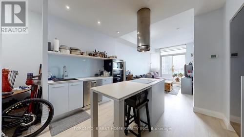 816 - 38 Dan Leckie Way, Toronto, ON - Indoor Photo Showing Kitchen