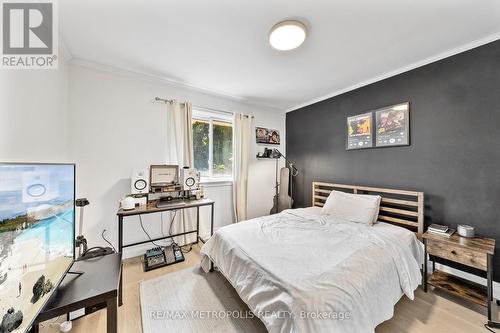 201 Southlawn Avenue, Oshawa, ON - Indoor Photo Showing Bedroom