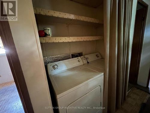 12 Royal Oak Drive, Innisfil, ON - Indoor Photo Showing Laundry Room