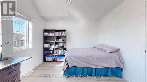 16 Violet Avenue, Georgina, ON - Indoor Photo Showing Bedroom