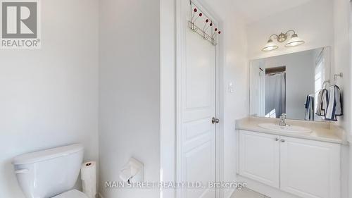 16 Violet Avenue, Georgina, ON - Indoor Photo Showing Bathroom