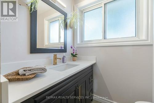 1 Ellendale Crescent, Brampton, ON - Indoor Photo Showing Bathroom