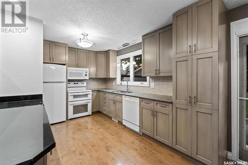 133 Churchill Drive, Saskatoon, SK - Indoor Photo Showing Kitchen With Double Sink