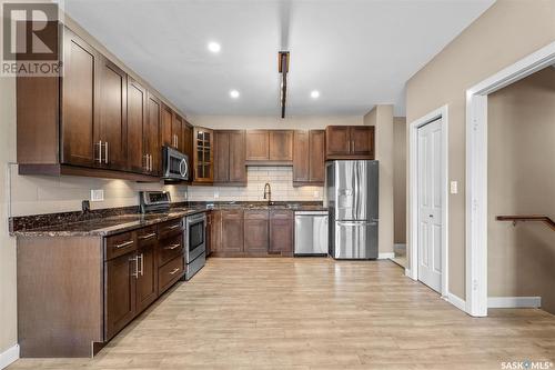 14 1703 Patrick Crescent, Saskatoon, SK - Indoor Photo Showing Kitchen