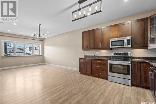 14 1703 Patrick Crescent, Saskatoon, SK - Indoor Photo Showing Kitchen