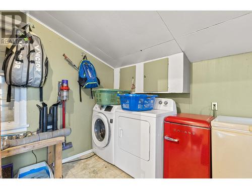 590-592 Bay Avenue, Kelowna, BC - Indoor Photo Showing Laundry Room