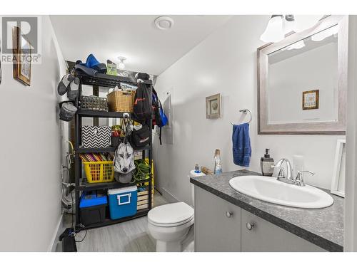 590-592 Bay Avenue, Kelowna, BC - Indoor Photo Showing Bathroom