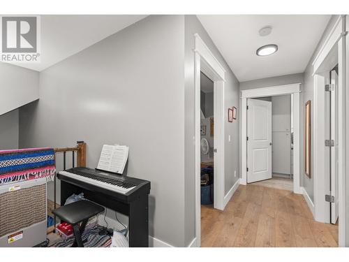 590-592 Bay Avenue, Kelowna, BC - Indoor Photo Showing Other Room