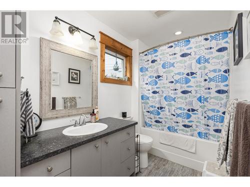 590-592 Bay Avenue, Kelowna, BC - Indoor Photo Showing Bathroom