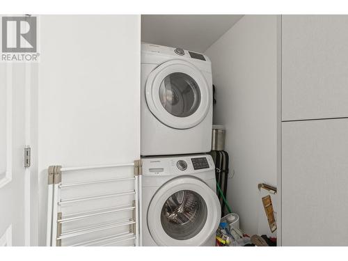 590-592 Bay Avenue, Kelowna, BC - Indoor Photo Showing Laundry Room