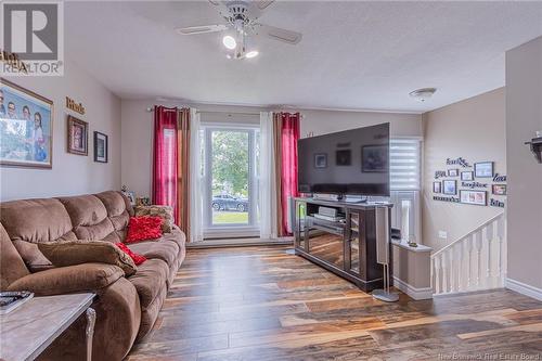 214 Maurice Crescent, Beresford, NB - Indoor Photo Showing Living Room