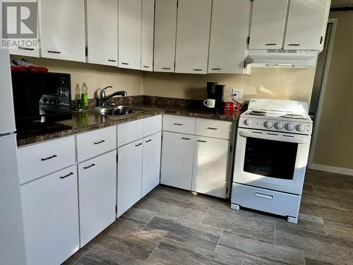 E3 1900 Strathcona Avenue, Prince George, BC - Indoor Photo Showing Kitchen With Double Sink