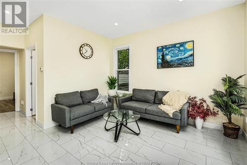 627 Assumption, Windsor, ON - Indoor Photo Showing Living Room