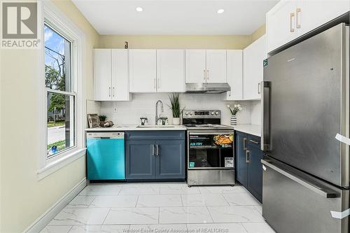 627 Assumption, Windsor, ON - Indoor Photo Showing Kitchen