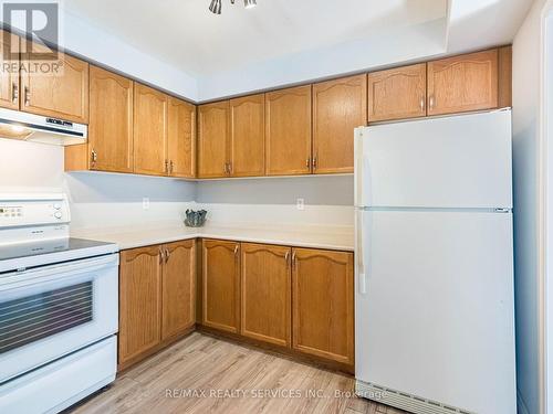 3051 Wrigglesworth Crescent, Mississauga, ON - Indoor Photo Showing Kitchen