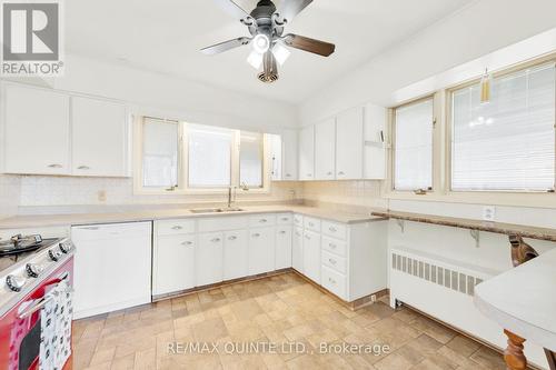 1094 Highway 2, Kingston, ON - Indoor Photo Showing Kitchen