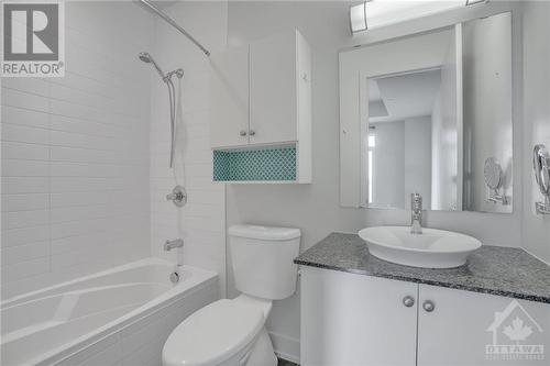 100 Champagne Avenue S Unit#1004, Ottawa, ON - Indoor Photo Showing Bathroom