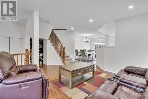 1085 Ballantyne Drive, Ottawa, ON - Indoor Photo Showing Living Room