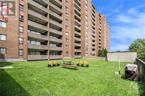 Exterior BBQ & lounge area. - 1100 Ambleside Drive Unit#607, Ottawa, ON - Outdoor