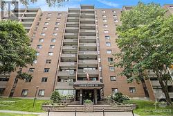 Ambleside III - Condo Living with all the amenities: parking, bike storage, storage locker, in-unit storage, workshop, library, guest suites & condo fee includes utilities! - 