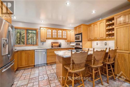 325 Haskins Road, North Grenville, ON - Indoor Photo Showing Kitchen