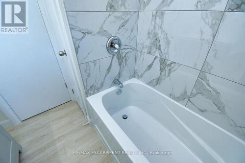 26 Highcliffe Avenue, Hamilton, ON - Indoor Photo Showing Bathroom