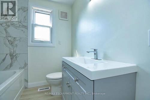 26 Highcliffe Avenue, Hamilton, ON - Indoor Photo Showing Bathroom