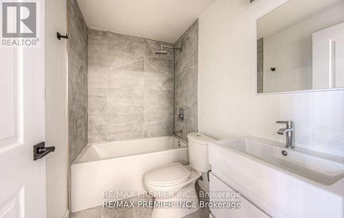 210 - 7 Erie Avenue, Brantford, ON - Indoor Photo Showing Bathroom