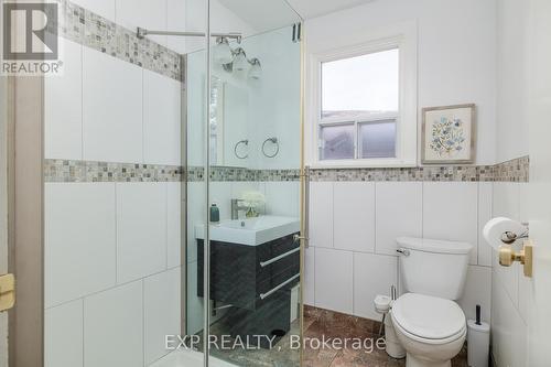 142 Lane Street, Guelph, ON - Indoor Photo Showing Bathroom