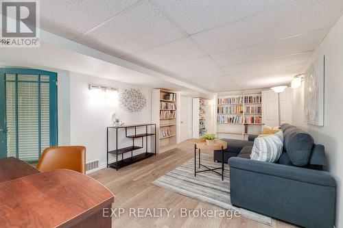 142 Lane Street, Guelph, ON - Indoor Photo Showing Living Room