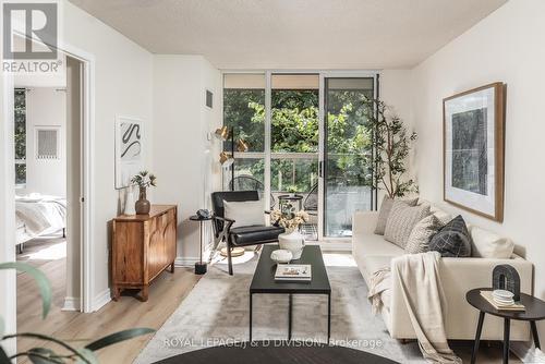 216 - 253 Merton Street, Toronto, ON - Indoor Photo Showing Living Room