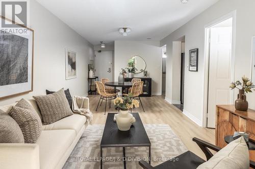 216 - 253 Merton Street, Toronto, ON - Indoor Photo Showing Living Room