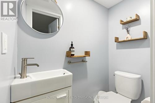 32C Massey Street, Toronto, ON - Indoor Photo Showing Bathroom