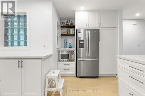 32C Massey Street, Toronto, ON - Indoor Photo Showing Kitchen