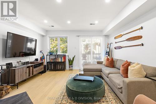 32C Massey Street, Toronto, ON - Indoor Photo Showing Living Room