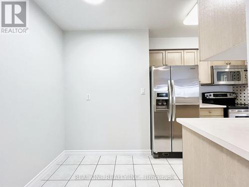 315 - 88 Grandview Way, Toronto, ON - Indoor Photo Showing Kitchen