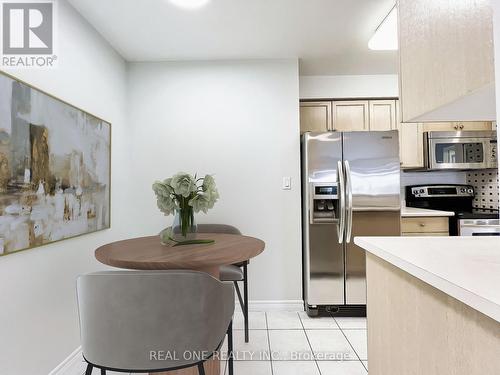 315 - 88 Grandview Way, Toronto, ON - Indoor Photo Showing Kitchen