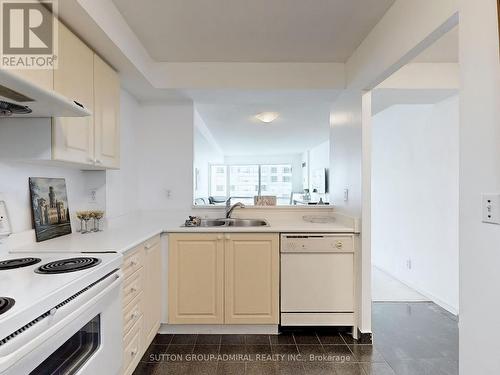 1511 - 18 Lee Centre Drive, Toronto, ON - Indoor Photo Showing Kitchen With Double Sink