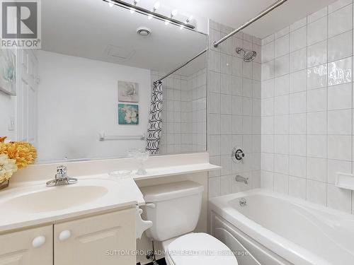 1511 - 18 Lee Centre Drive, Toronto, ON - Indoor Photo Showing Bathroom