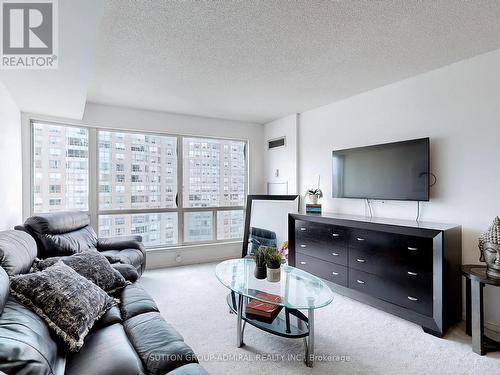 1511 - 18 Lee Centre Drive, Toronto, ON - Indoor Photo Showing Living Room