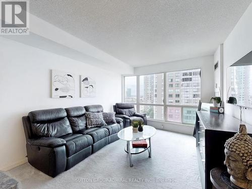 1511 - 18 Lee Centre Drive, Toronto, ON - Indoor Photo Showing Living Room