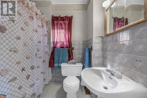 68 Quidi Vidi Road, St. John'S, NL - Indoor Photo Showing Bathroom