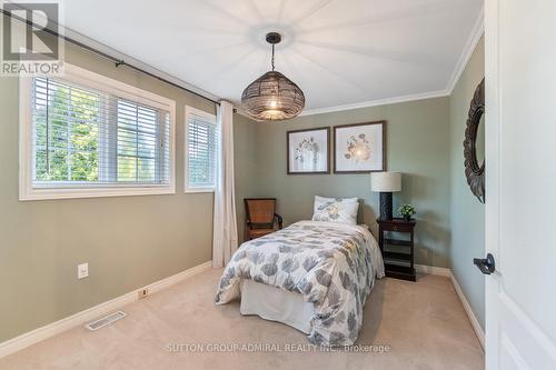 33 Prince Drive, Bradford West Gwillimbury, ON - Indoor Photo Showing Bedroom